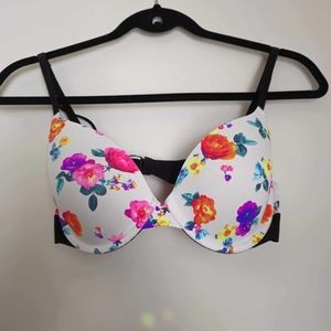 Wear everywhere t-shirt lightly lined size 34C Victoria PINK bra .